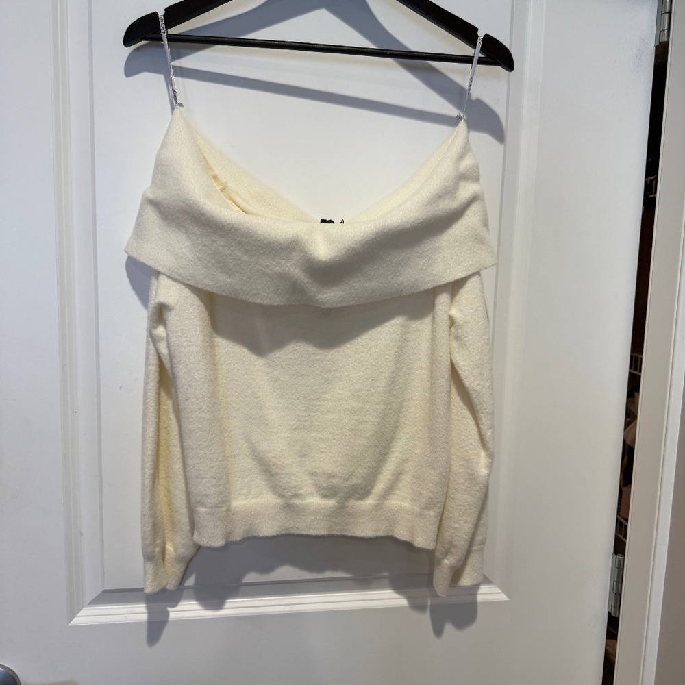 Bobi Black - Cream off shoulder long sleeve sweater